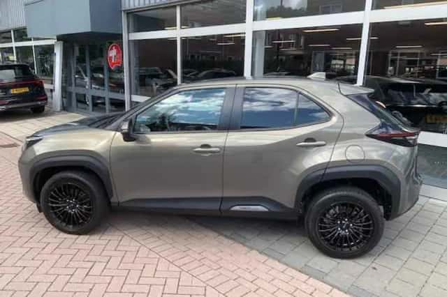 Toyota Yaris Cross (2024) thumbnail 4
