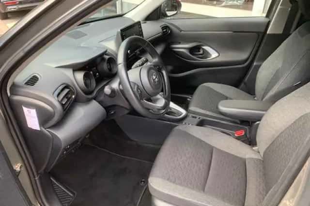 Toyota Yaris Cross (2024) thumbnail 5