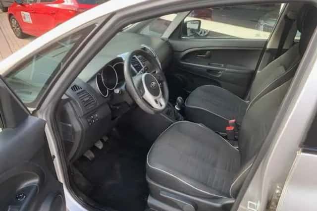 Kia Venga (2014) thumbnail 5