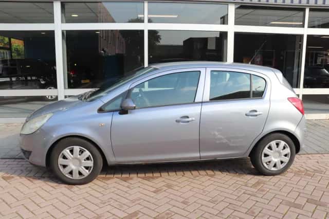Opel Corsa (2008) thumbnail 2