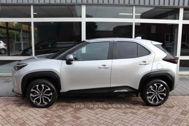Toyota Yaris Cross (2022) thumbnail 2