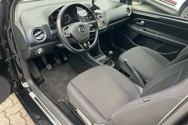 Volkswagen Up! (2020) thumbnail 2