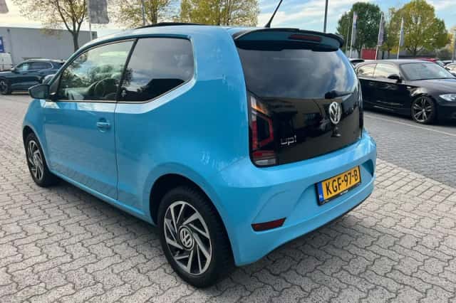 Volkswagen Up! (2017) thumbnail 3