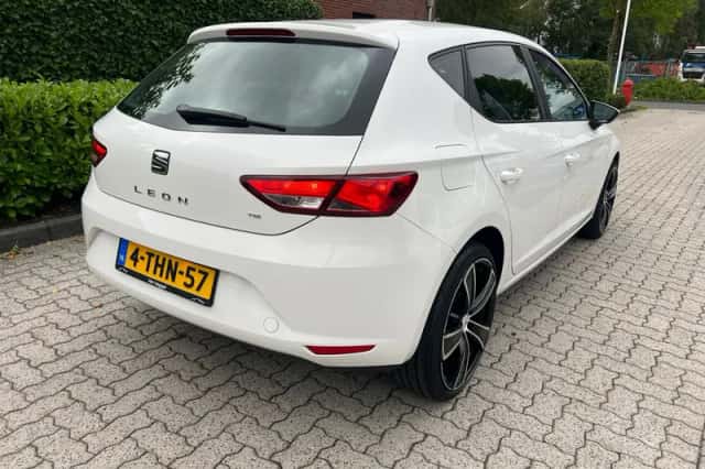 SEAT Leon (2013) thumbnail 3