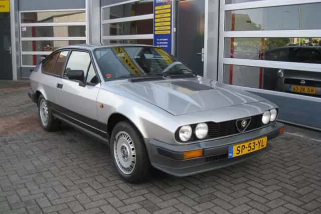 Alfa Romeo GTV (1987) thumbnail 4
