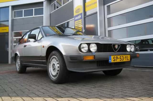 Alfa Romeo GTV (1987) thumbnail 5