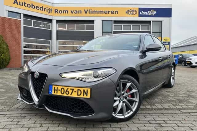 Alfa Romeo Giulia (2020) thumbnail 1