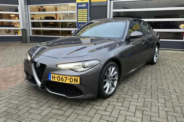 Alfa Romeo Giulia (2020) thumbnail 2