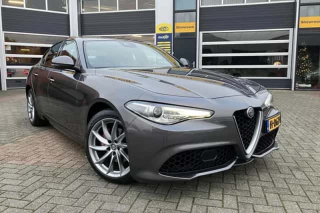 Alfa Romeo Giulia (2020) thumbnail 6