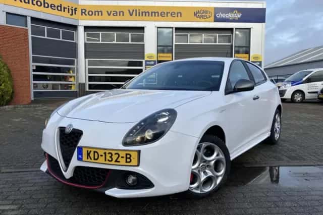 Alfa Romeo Giulietta (2016) thumbnail 1