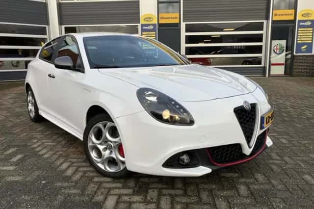 Alfa Romeo Giulietta (2016) thumbnail 6