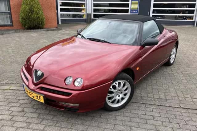 Alfa Romeo Spider (2000) thumbnail 2