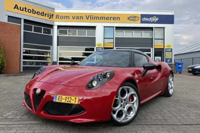 Alfa Romeo 4C (2017) thumbnail 1