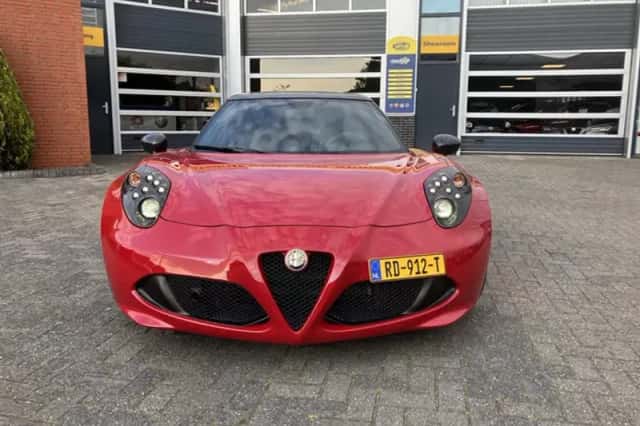 Alfa Romeo 4C (2017) thumbnail 4