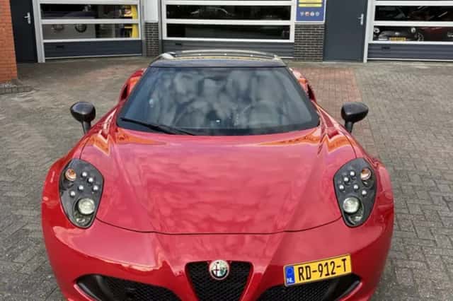 Alfa Romeo 4C (2017) thumbnail 5