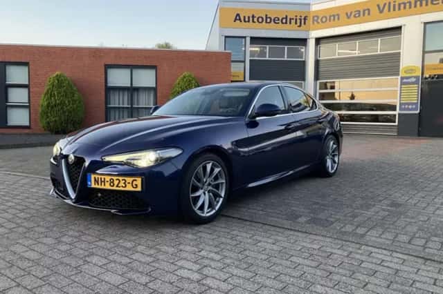 Alfa Romeo Giulia (2017) thumbnail 2