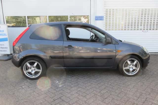 Ford Fiesta (2006) thumbnail 3