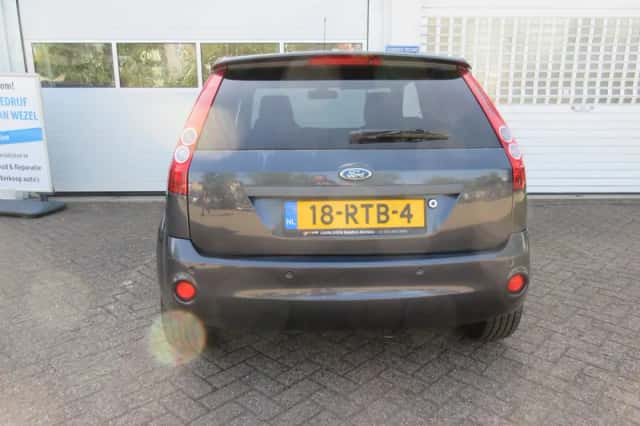Ford Fiesta (2006) thumbnail 4