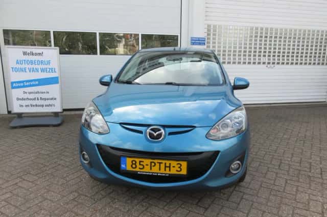 Mazda 2 (2011) thumbnail 1