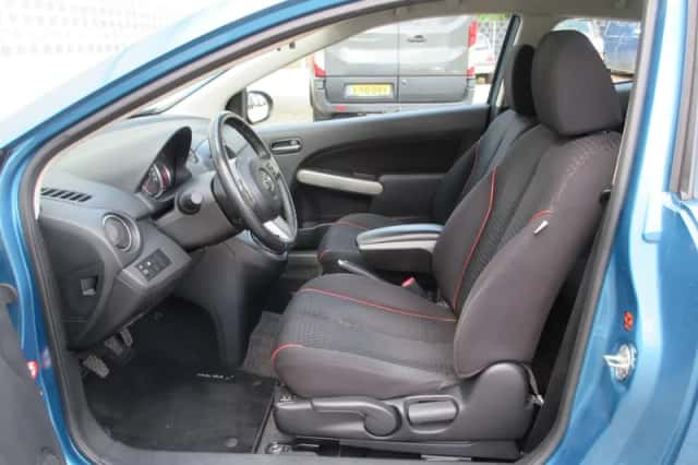 Mazda 2 (2011) thumbnail 5