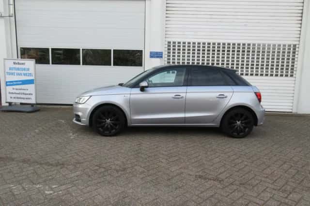 Audi A1 (2015) thumbnail 2