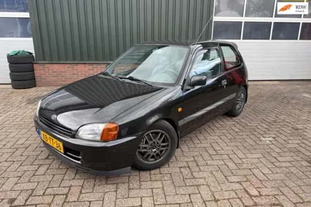 Toyota Starlet (1998) thumbnail 1