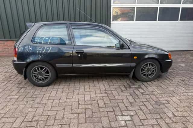 Toyota Starlet (1998) thumbnail 3