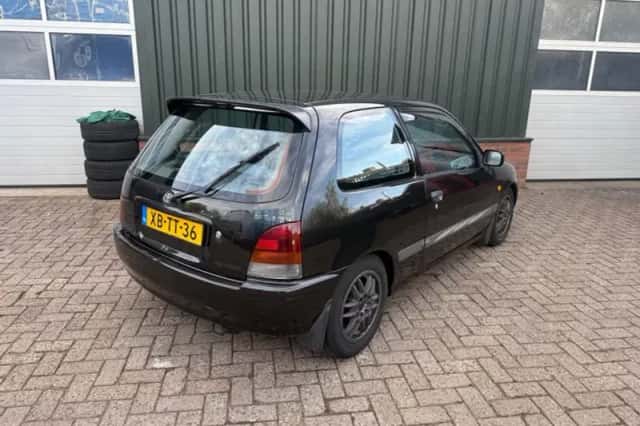 Toyota Starlet (1998) thumbnail 4