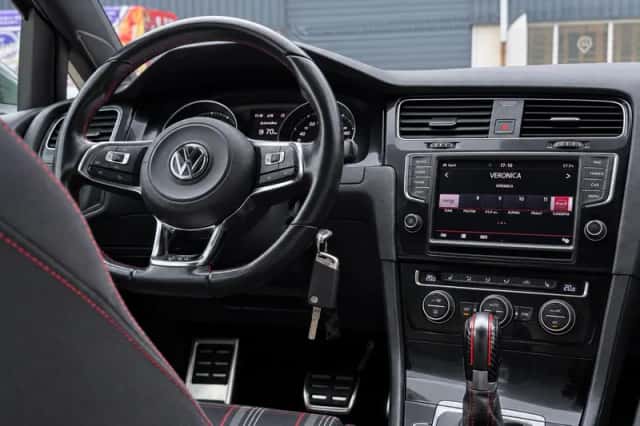 Volkswagen Golf (2014) thumbnail 2