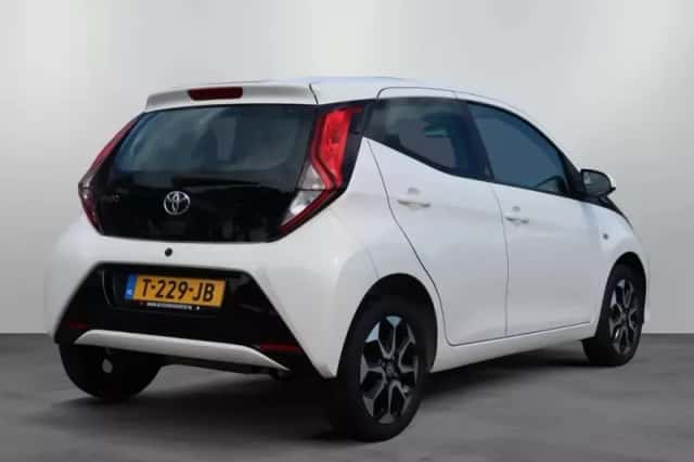 Toyota Aygo (2020) thumbnail 2