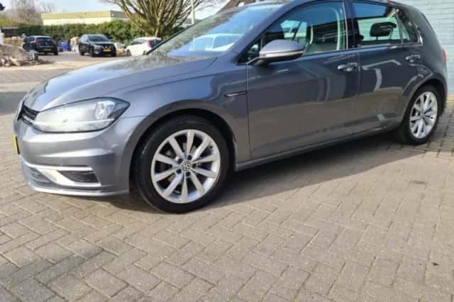 Volkswagen Golf (2017) thumbnail 2