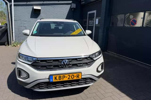 Volkswagen T-Roc (2025) thumbnail 3