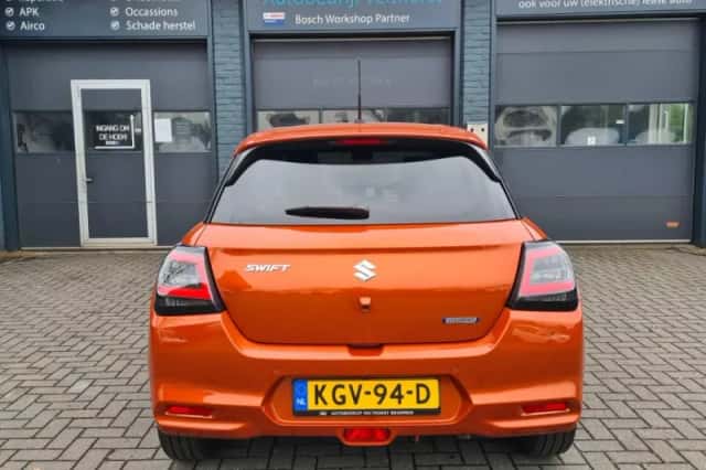 Suzuki Swift (2025) thumbnail 2