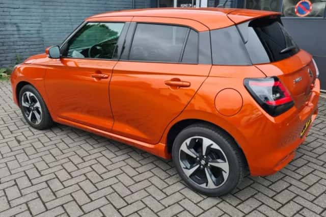 Suzuki Swift (2025) thumbnail 4