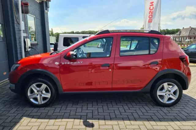 Dacia Sandero (2016) thumbnail 3
