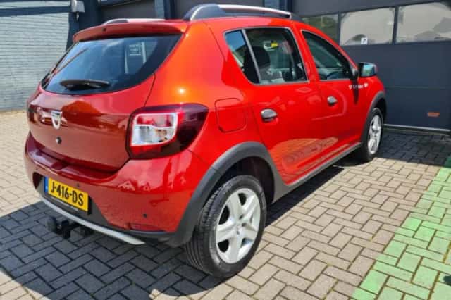 Dacia Sandero (2016) thumbnail 4
