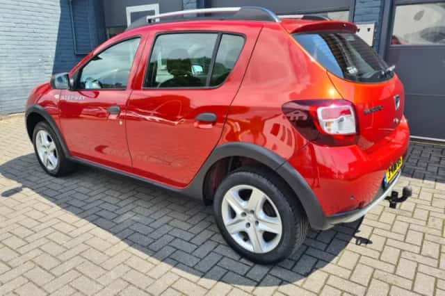 Dacia Sandero (2016) thumbnail 6