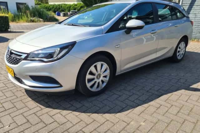 Opel Astra (2018) thumbnail 2
