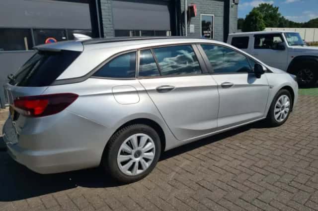 Opel Astra (2018) thumbnail 3