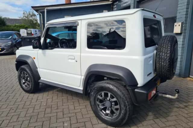 Suzuki Jimny (2019) thumbnail 2