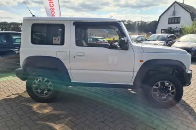Suzuki Jimny (2019) thumbnail 3