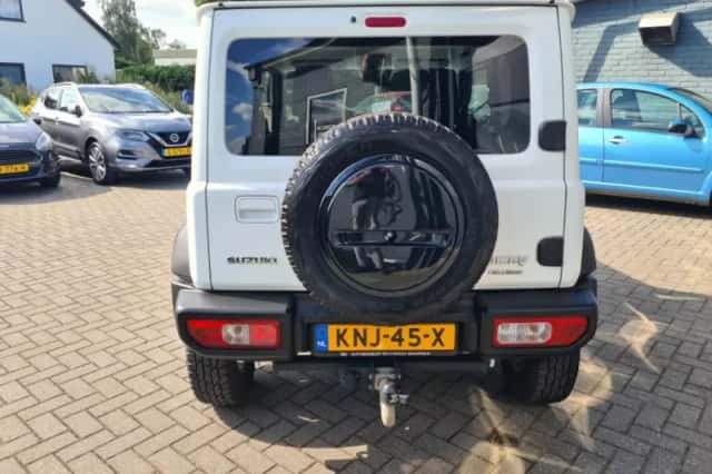 Suzuki Jimny (2019) thumbnail 4