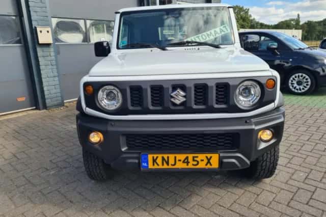 Suzuki Jimny (2019) thumbnail 5