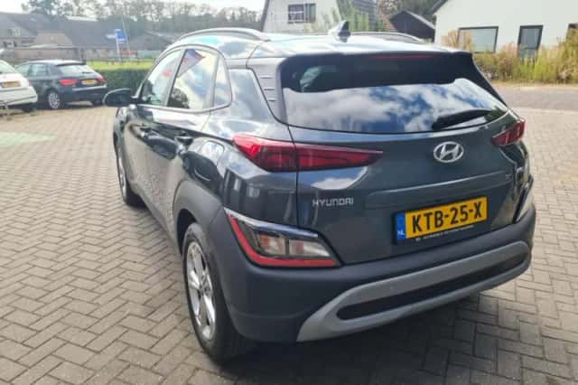 Hyundai Kona (2022) thumbnail 4
