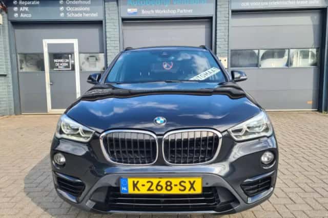 BMW X1 (2016) thumbnail 3