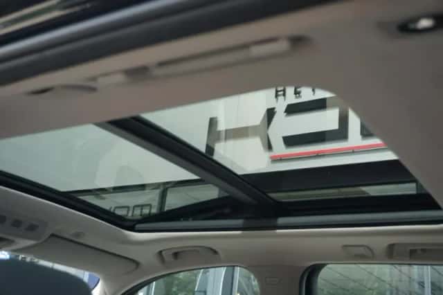 BMW X3 (2010) thumbnail 6