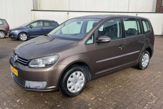 Volkswagen Touran (2011) thumbnail 1