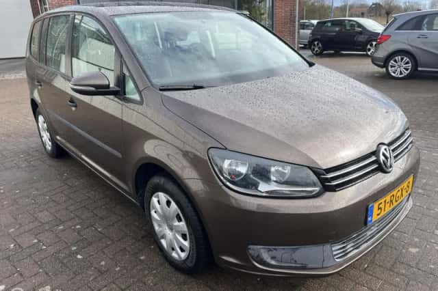 Volkswagen Touran (2011) thumbnail 3