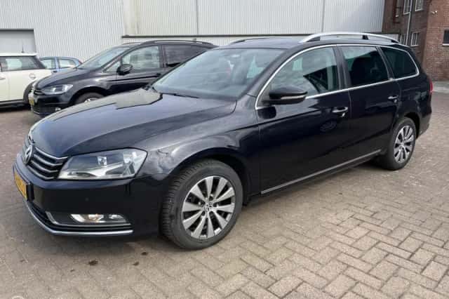 Volkswagen Passat (2012) thumbnail 1