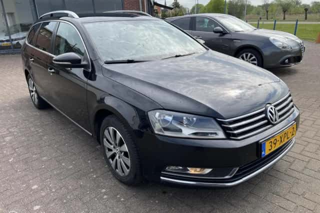 Volkswagen Passat (2012) thumbnail 4